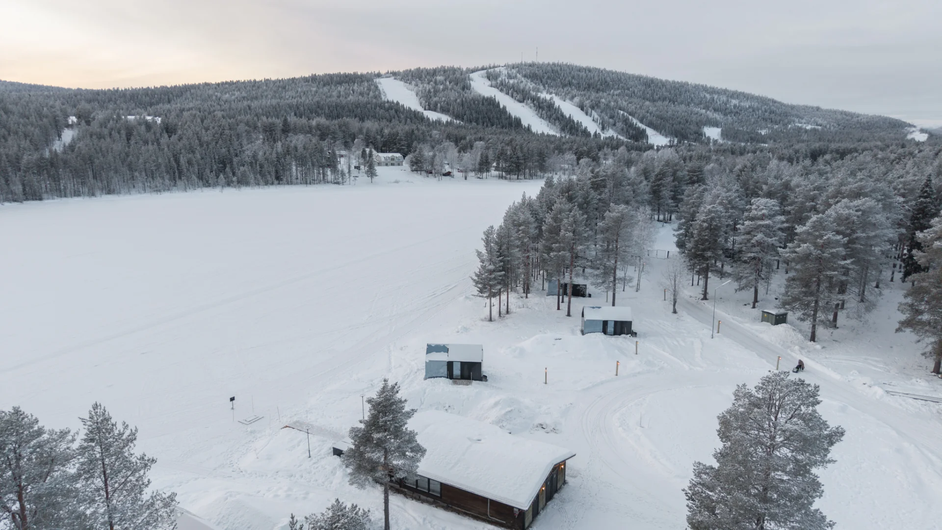 ARCTIC LAKE VIEW CABIN at Sameland Retreat
